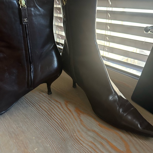 Chanel ankle leather pointed toe size 40 boots - Picture 9 of 11
